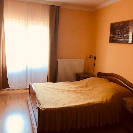 Horvath Vendeghaz Hotel Orosháza Buitenkant foto