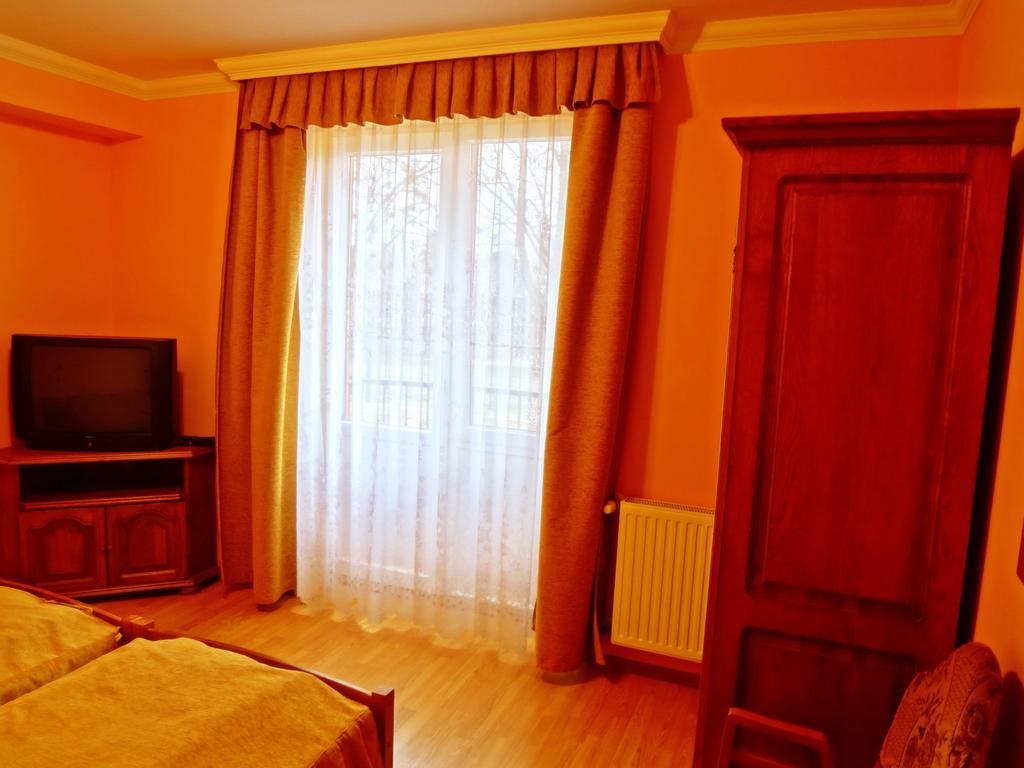 Horvath Vendeghaz Hotel Orosháza Buitenkant foto