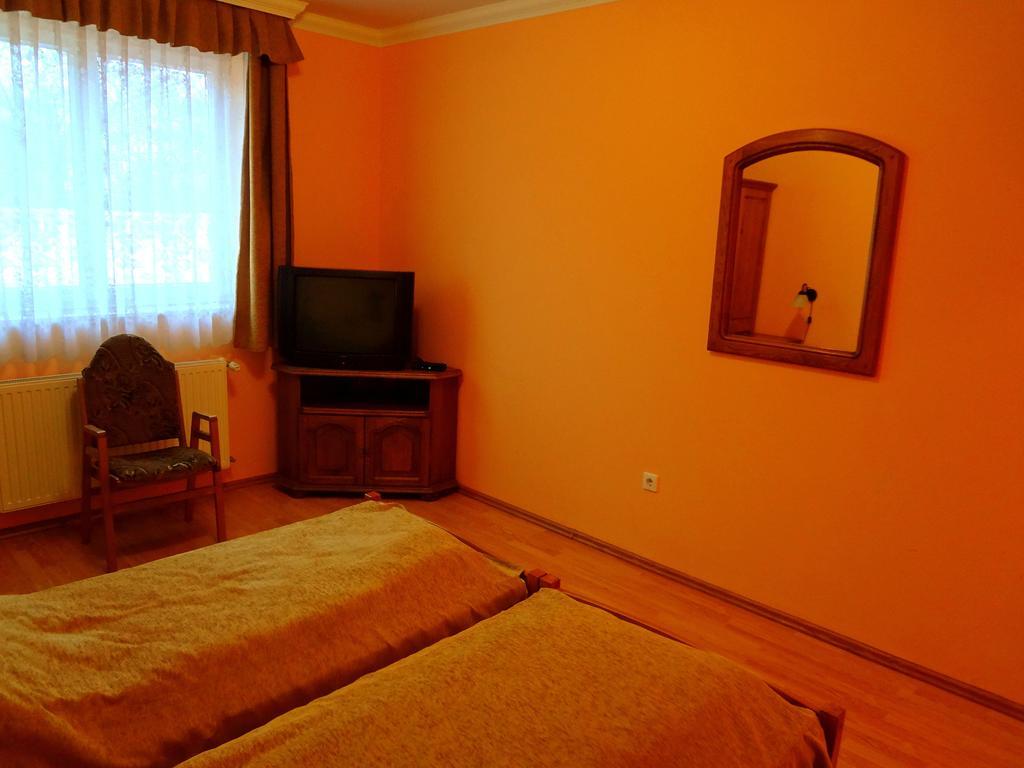 Horvath Vendeghaz Hotel Orosháza Buitenkant foto