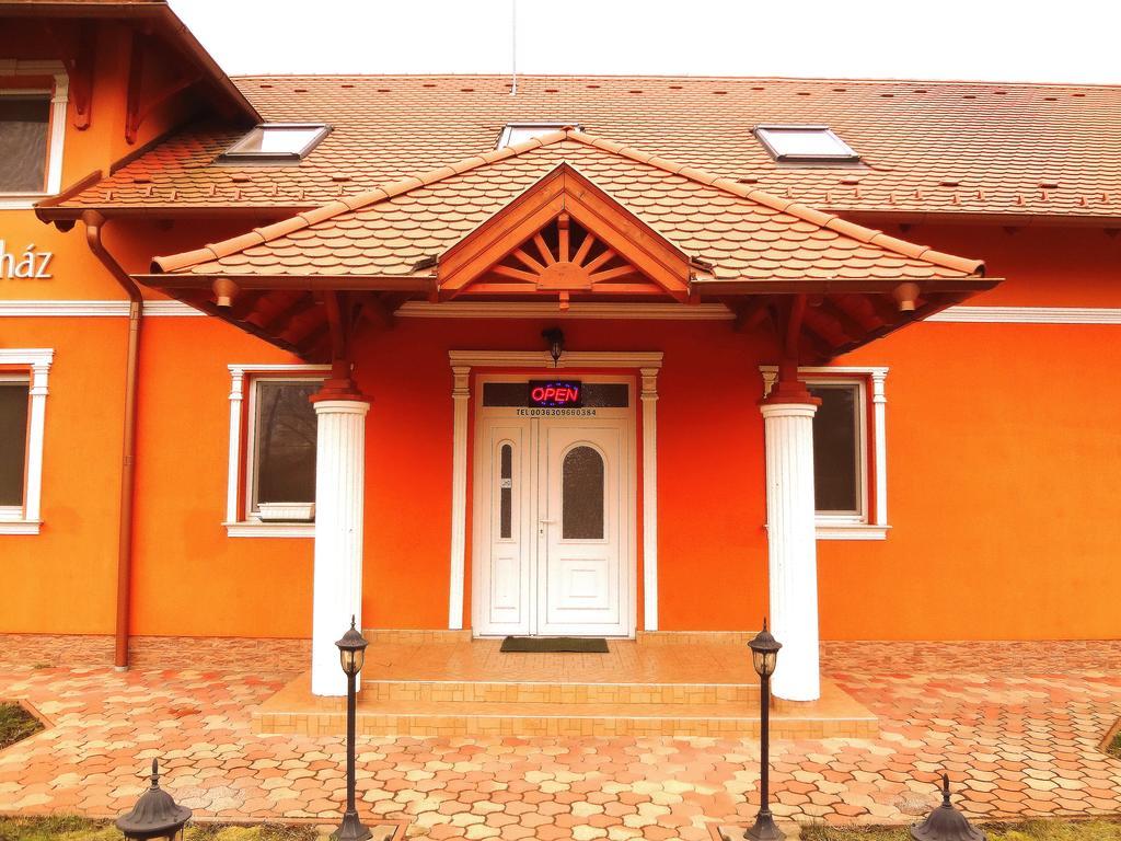 Horvath Vendeghaz Hotel Orosháza Buitenkant foto