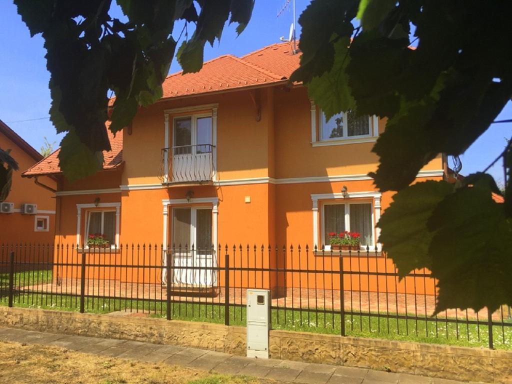 Horvath Vendeghaz Hotel Orosháza Buitenkant foto