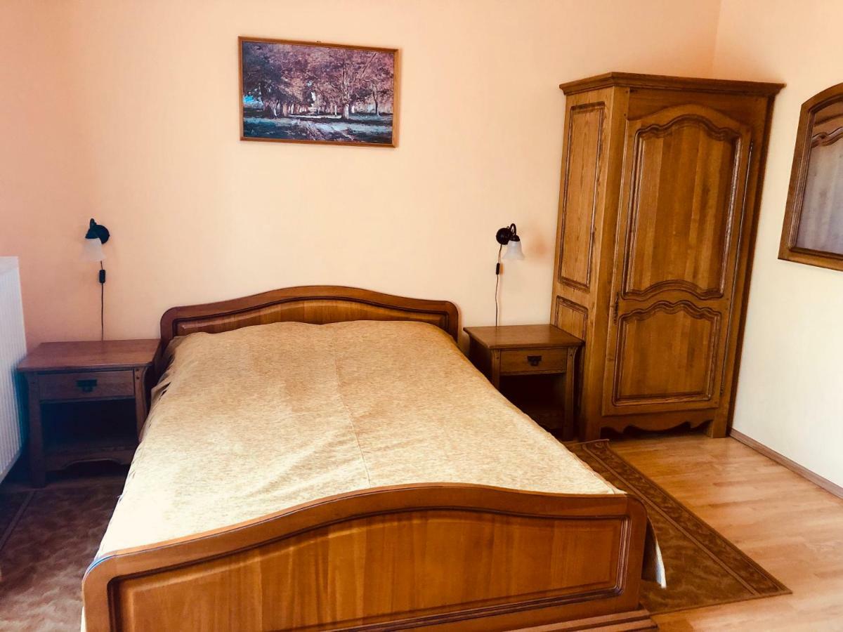 Horvath Vendeghaz Hotel Orosháza Buitenkant foto